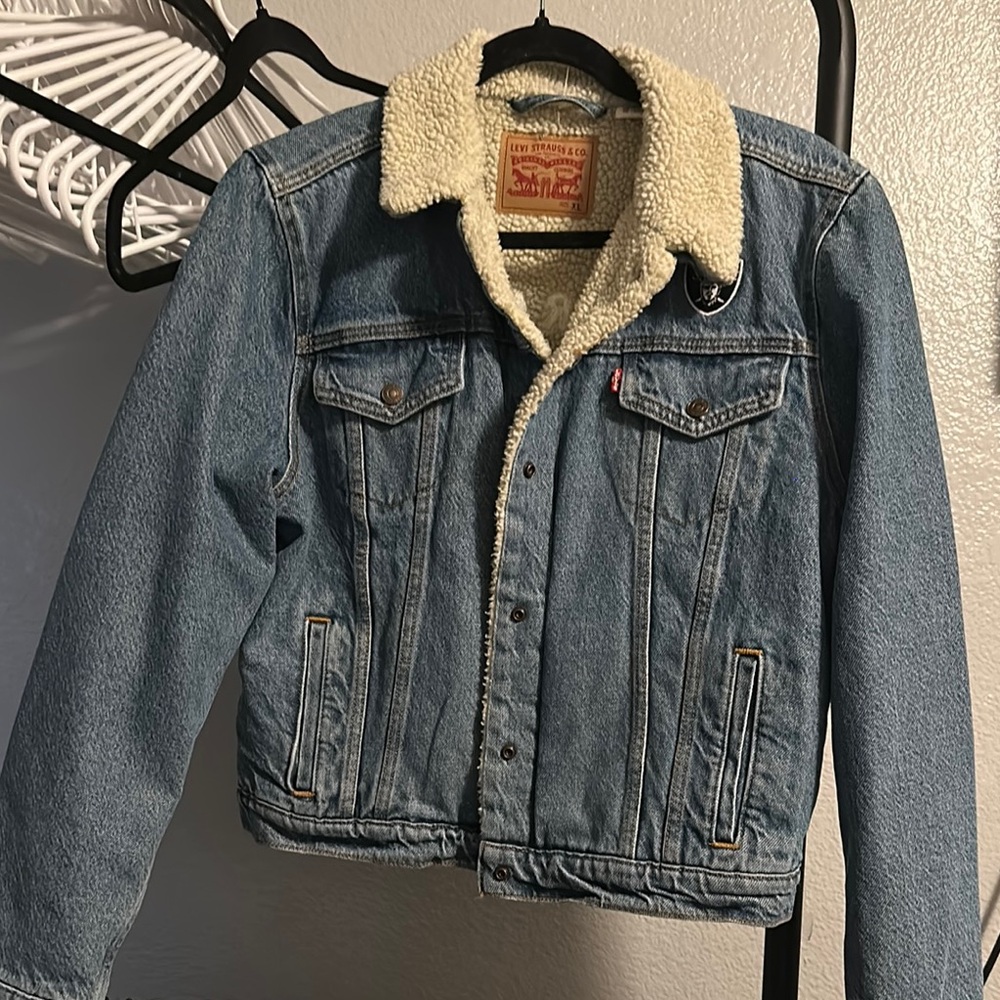 New- Women’s Las Vegas Raiders Levi’s Sherpa Lined Denim Trucker Jacket